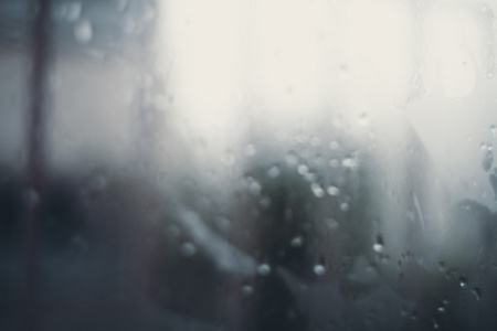 窗外飘着雨滴模糊的孤独老人的画像相似素材图片 摄图新视界 窗外飘着雨滴模糊的孤独老人的画像相似素材图片 摄图新视界