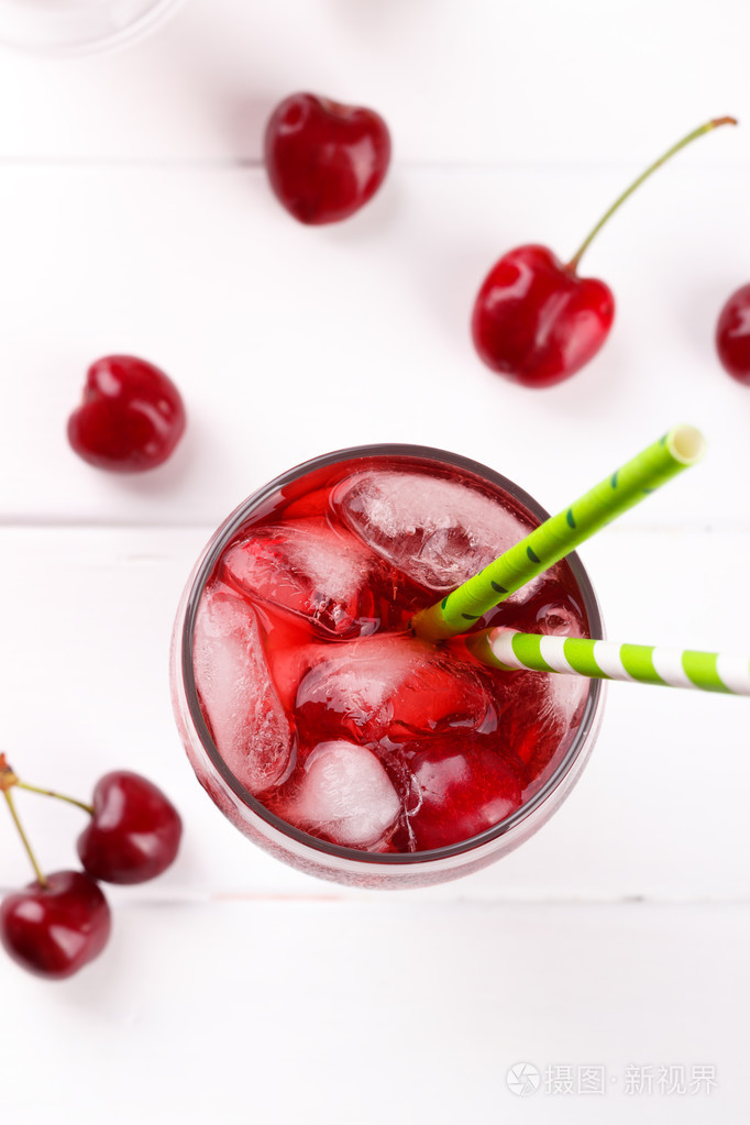 新鲜的樱桃汁