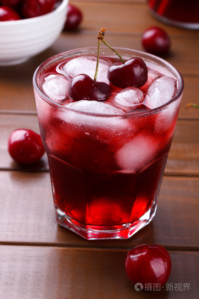 新鲜的樱桃汁