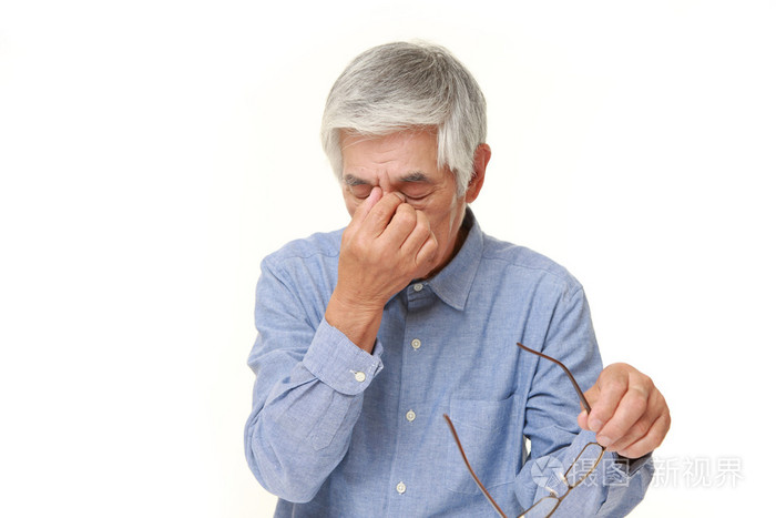 高级日本老人患视疲劳