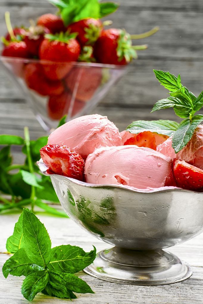 草莓冰淇淋照片图片