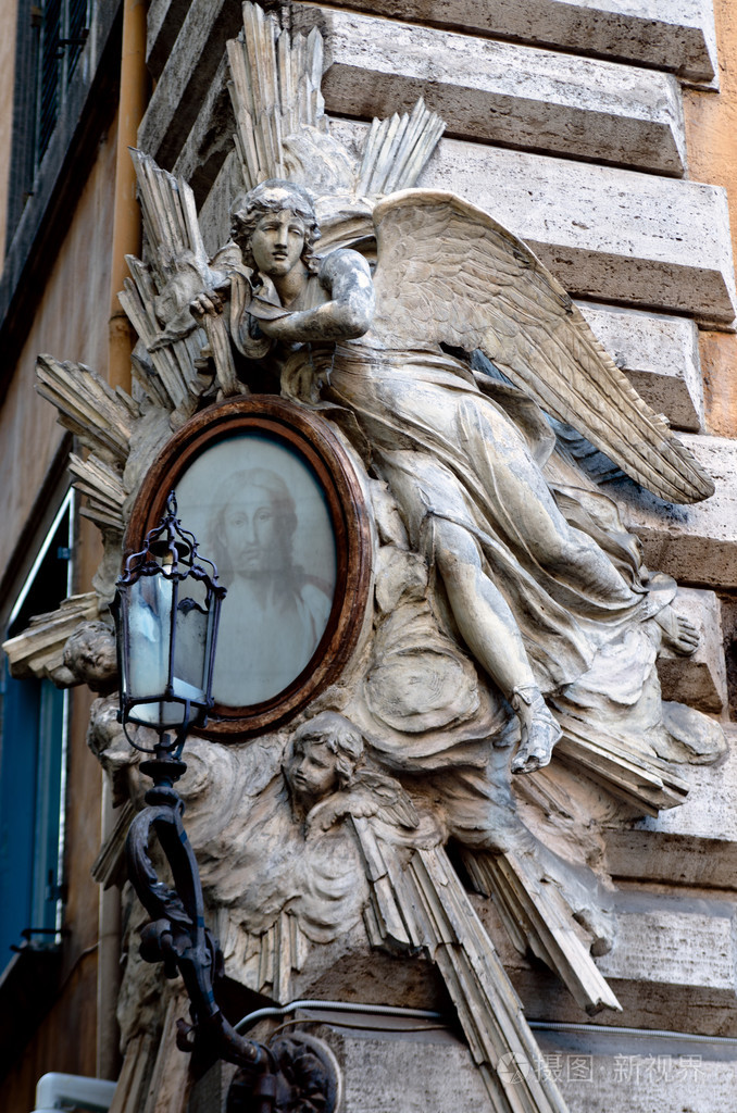 雕塑的天使与耶稣在罗马的脸