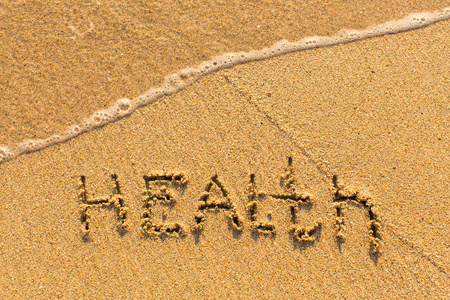 在沙子上画的健康字图片
