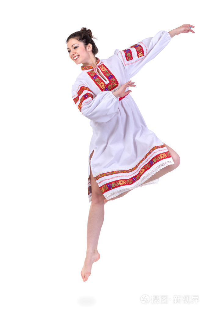 跳跃在波兰民族的传统服装全长肖像孤立白色背景的女孩