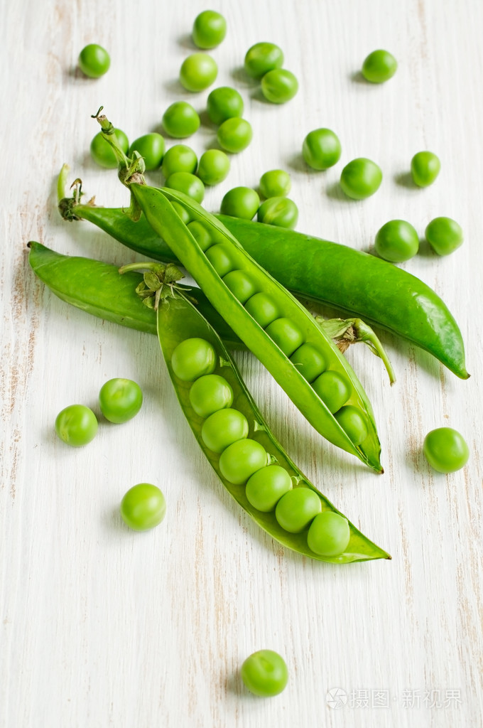 新鲜的年轻绿豌豆