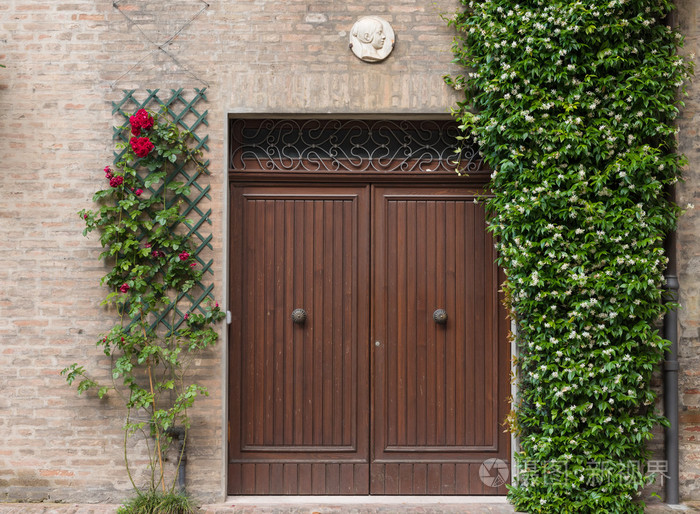 大门的意大利老房子
