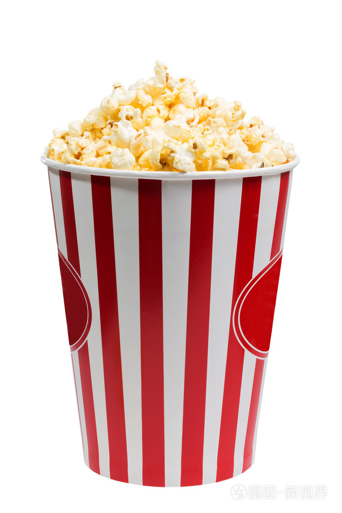 在厨房中桶爆米花