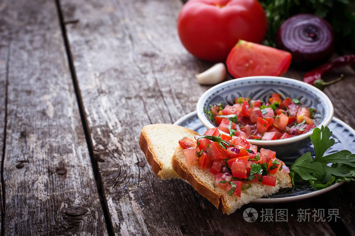 墨西哥番茄莎莎酱和面包