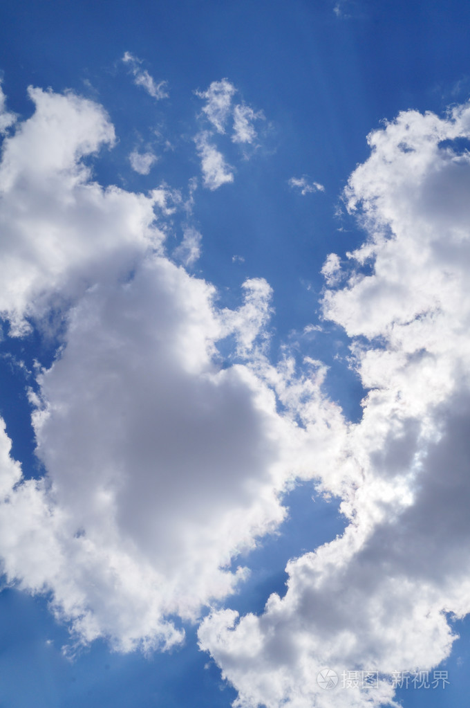 白色的云天空背景