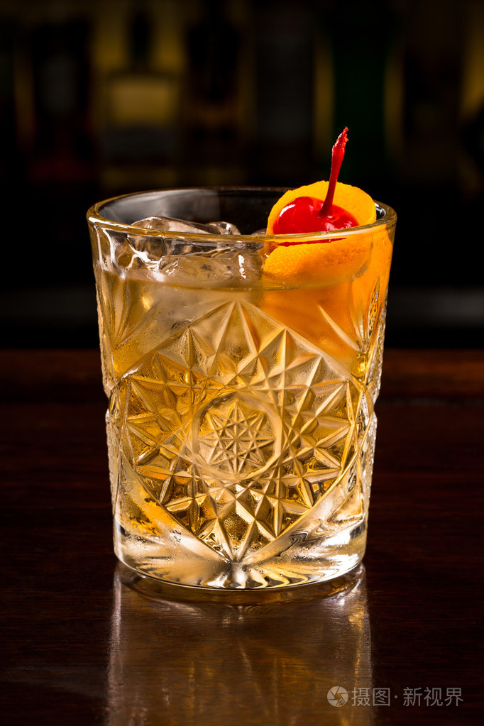 旧的老式鸡尾酒
