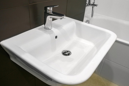 白色洗手盆图片