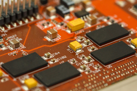 印刷电路板与 ics,贴片电容,钽电容, 片式电阻器照片
