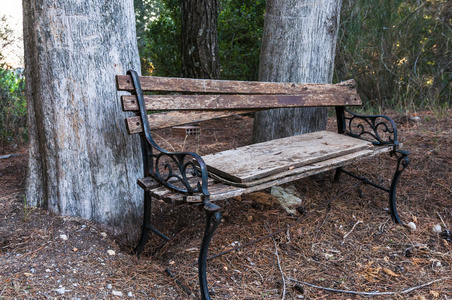 破旧的长凳图片