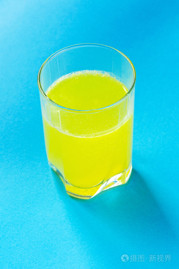 药物溶解在水中