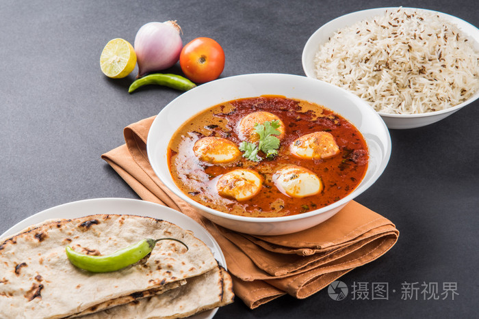 鸡蛋与罗迪/烤薄饼和 jeera 饭咖喱, 美味和辣安达咖喱还有烤肉和水稻
