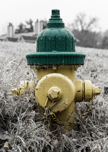 在美国的冰雨后冷冻的消火栓图片