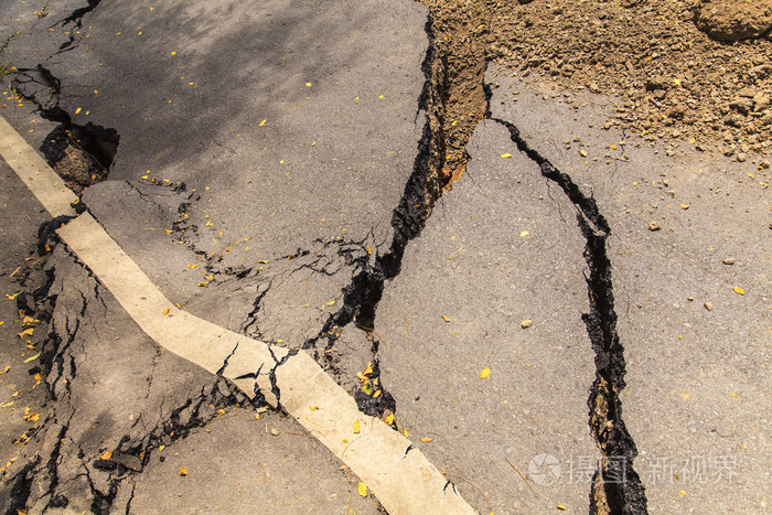 沥青路面开裂