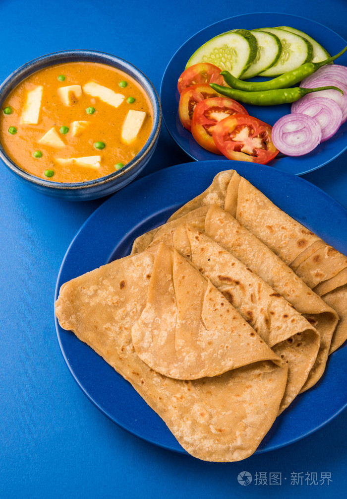 印度食品窗格黄油玛撒拉与查帕蒂/罗蒂/帕一起供应