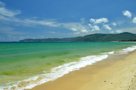 南中国海上海滩,海南;三亚市亚龙湾,2011 年 5 月照片