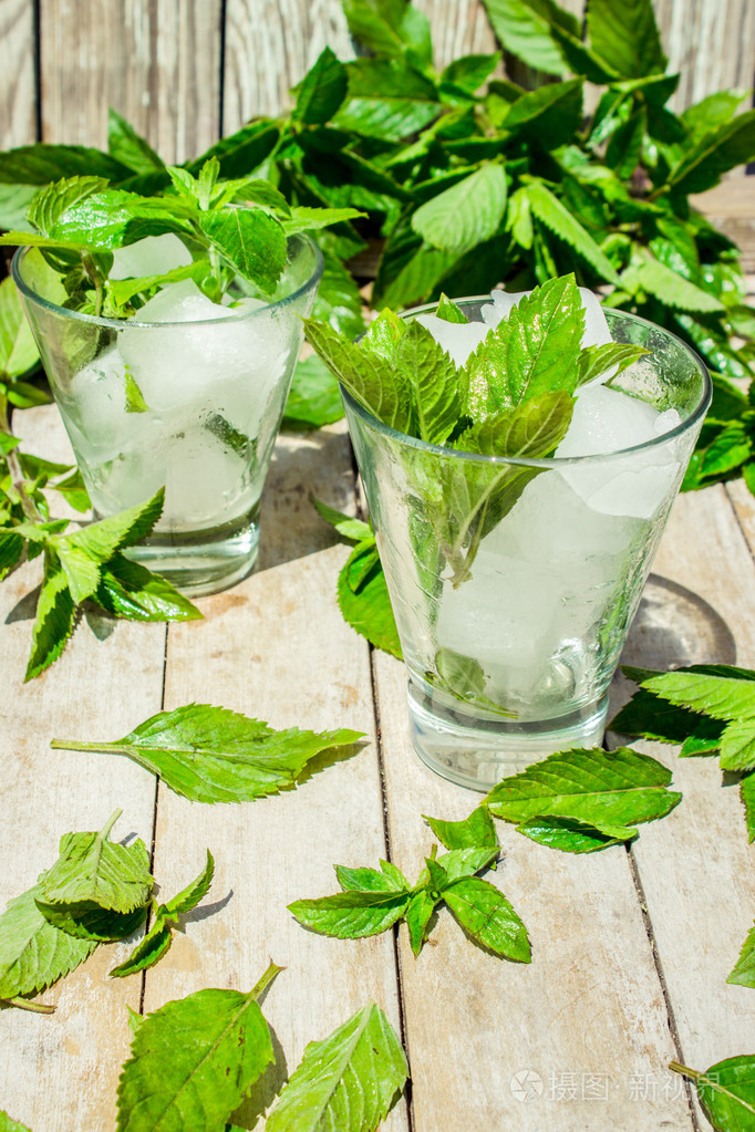 薄荷自制柠檬水