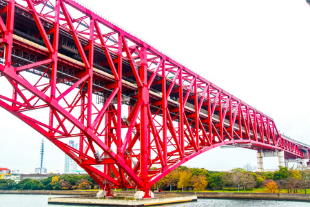 在格拉红色桥图片