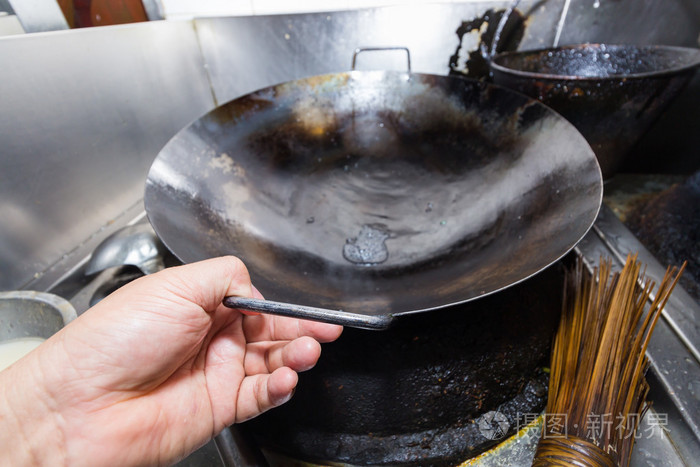 用铁锅做饭
