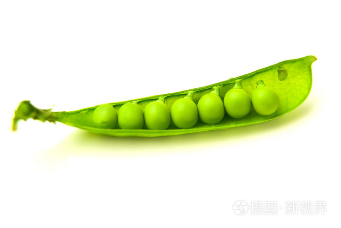 豌豆荚和豌豆种子在白板上