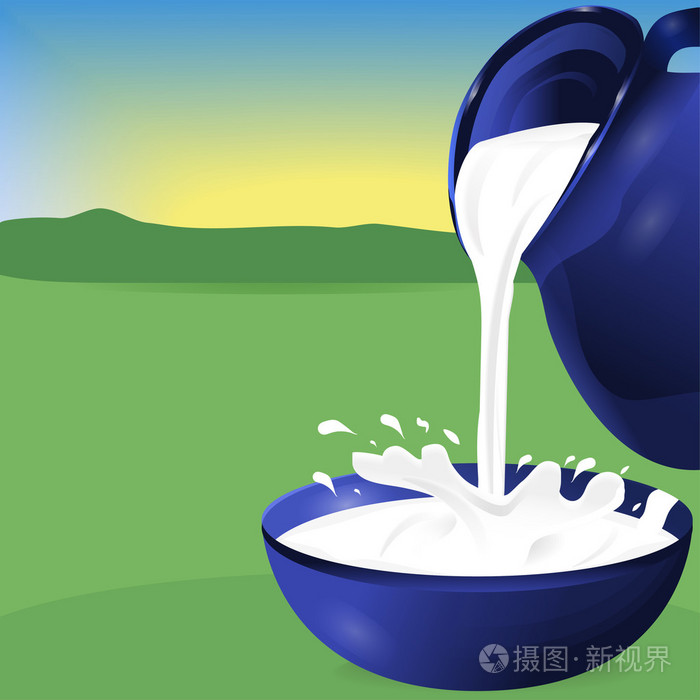 牛奶从罐子里倒出来飞溅背景场天空和天空