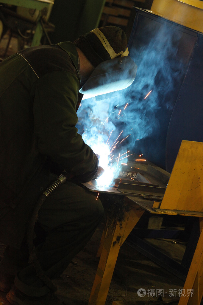 与光的电焊接金属