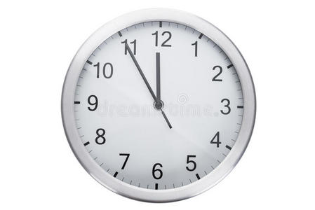 一个女孩在十二点半吃午餐插图学生在三点半完成学业五点到七点除夕五