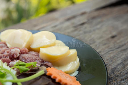 鸡蛋豆腐和猪肉