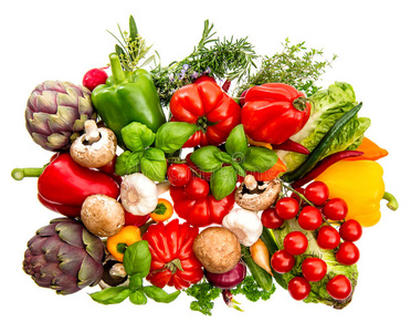 白色背景下分离的蔬菜和草本植物。健康食品