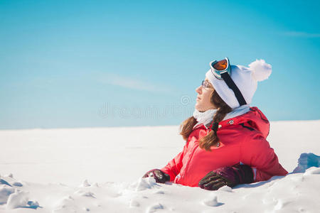 女孩 滑雪 乐趣 自然 肖像 享受 雌蕊 极端 全景 寒冷的