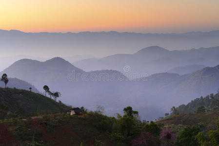 黄昏 美丽的 春天 黎明 颜色 小山 环境 阿尔卑斯山 轮廓