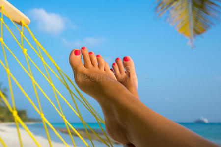 假日 女孩 天堂 海滩 阅读 天空 享受 娱乐 放松 健康