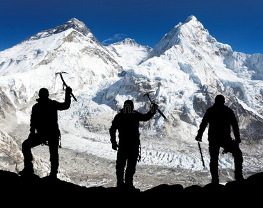 斧头 徒步旅行者 营地 尼泊尔人 喜马拉雅山 冰川 洛茨