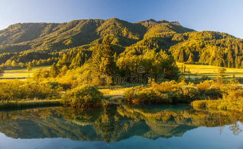 风景 日出 旅游业 自然 美丽的 近的 阿尔卑斯山 春天