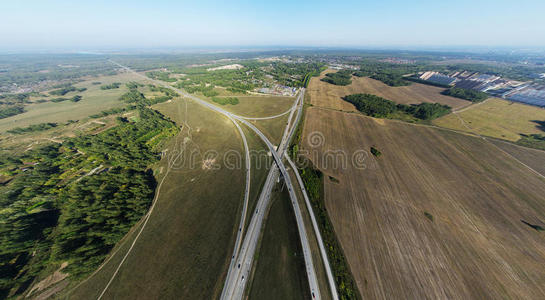 空中城市景观与十字路口建筑和