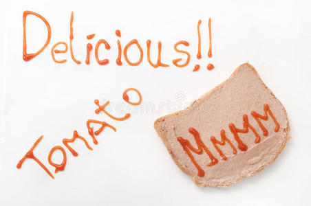 美味的标志与番茄酱和mmmm在面包上与馅饼我的字母表设计为英语字母表