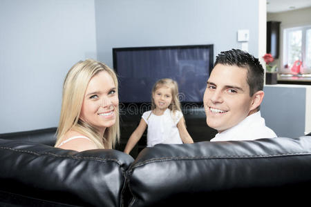 微笑 家庭 程序 爸爸 屏幕 活的 女孩 父亲 磨尖 男人