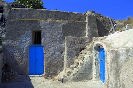 希腊岛古老的洞穴房屋