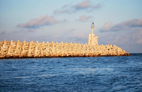 桥墩 在下面 日落 海洋 颜色 码头 天空 灯塔 海水 混凝土