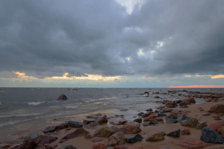 日落后美丽的海景