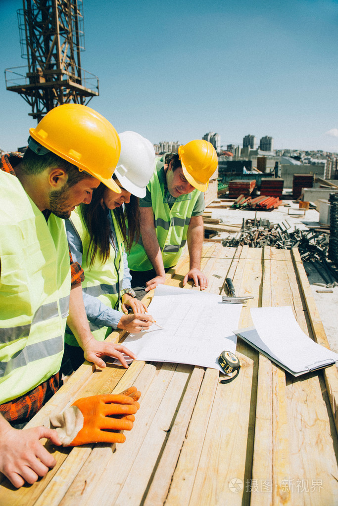 建筑师与建筑工人