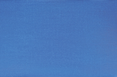 空间女性手的特写在黄色手套水平举行白色刷子与坚硬纤维清洁与蓝色