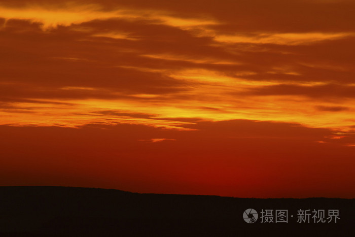 天空五颜六色的云彩日落