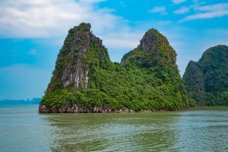 下龙湾有山群岛的风景图片