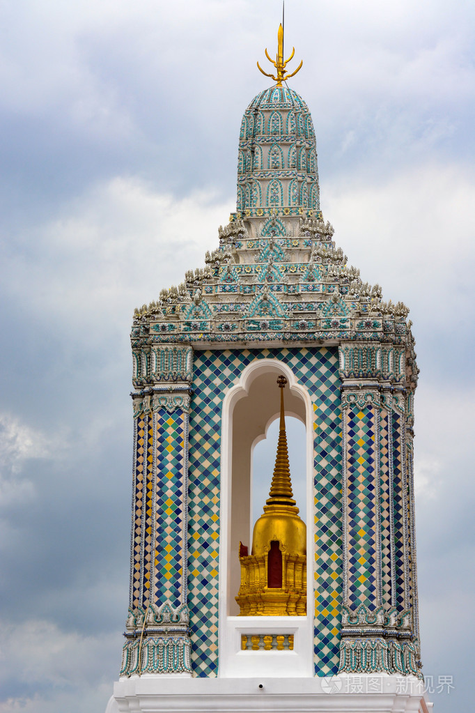 在曼谷泰国大皇宫精心装饰塔建筑细节