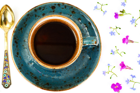 在繁花似锦的蓝色复古杯咖啡图片