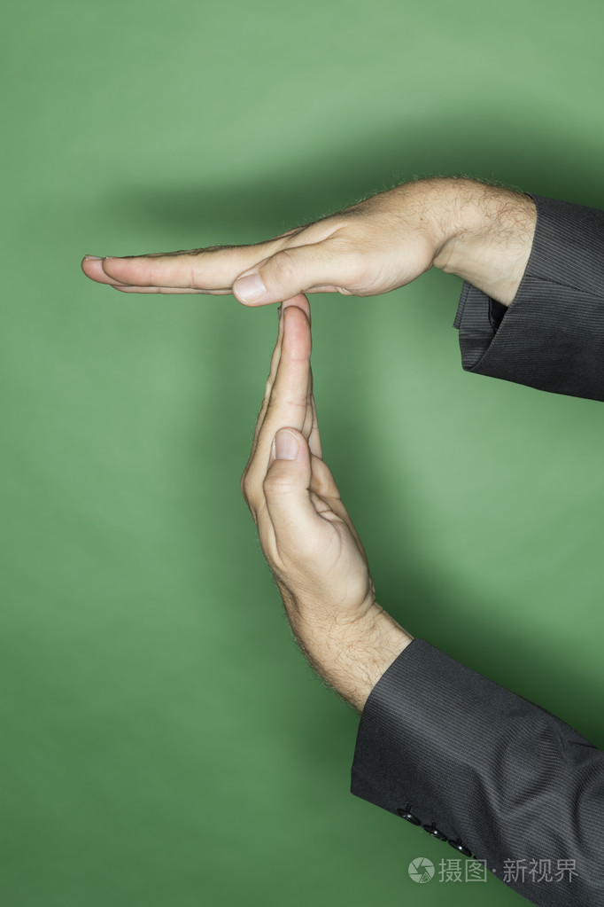 两只手显示出时间t